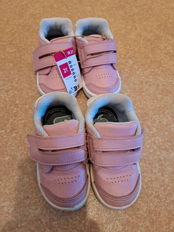 2 paires baskets bébé fille Decathlon taille 21