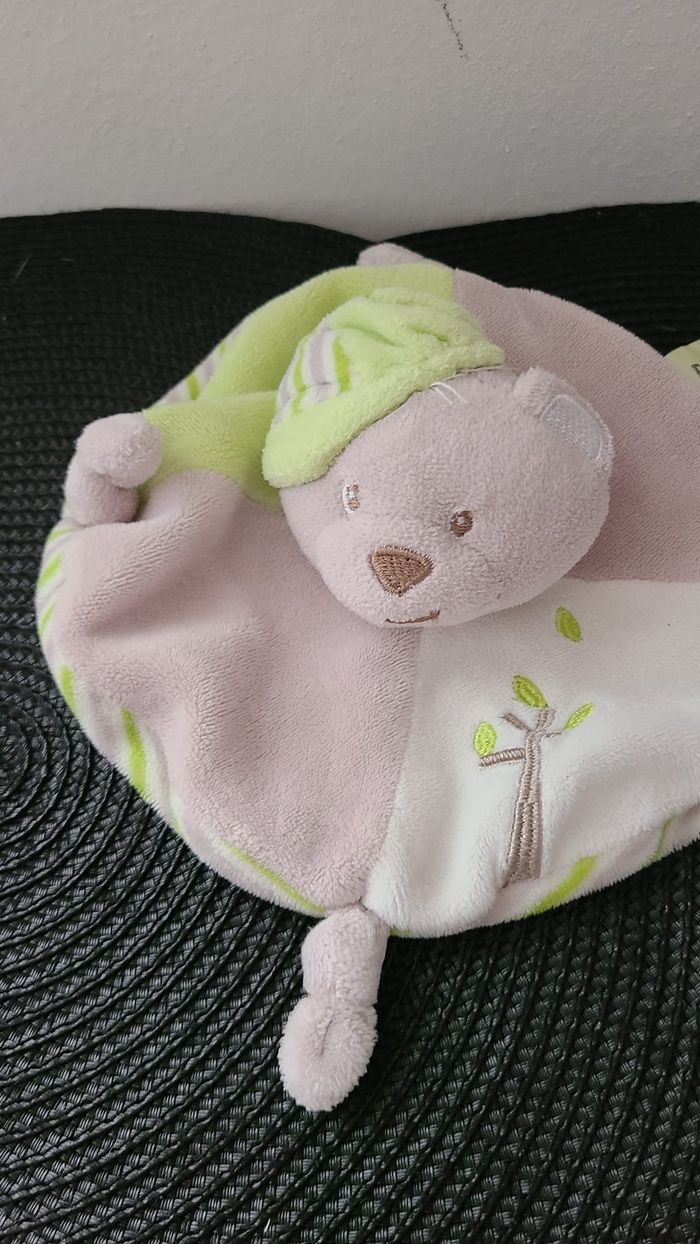 Baby Nat Rayé blanc, gris et vert au verso. Casquette verte. Arbre brodé. - photo numéro 2