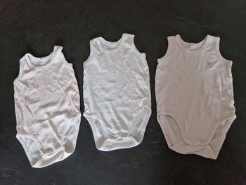 Lot 3 bodys benetton 🎀 12-18 mois