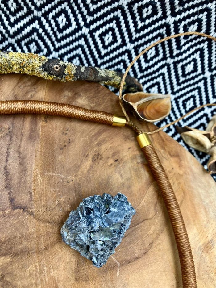 Collier torque en macramé et coton avec pierre de Corail fossilisé et Œil de Tigre - photo numéro 5