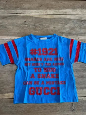 T-shirt bleu et rouge Gucci