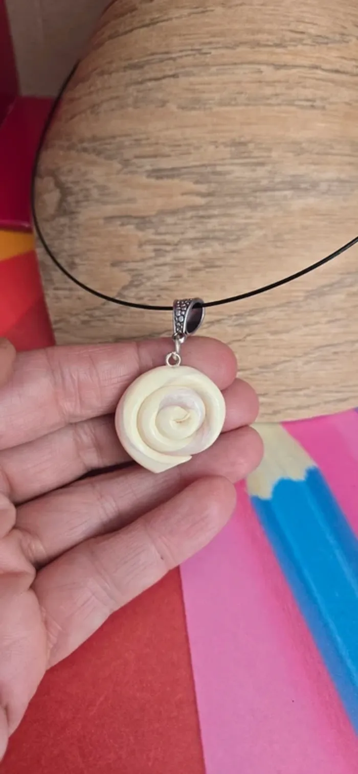 Collier escargot nacré fimo - photo numéro 3