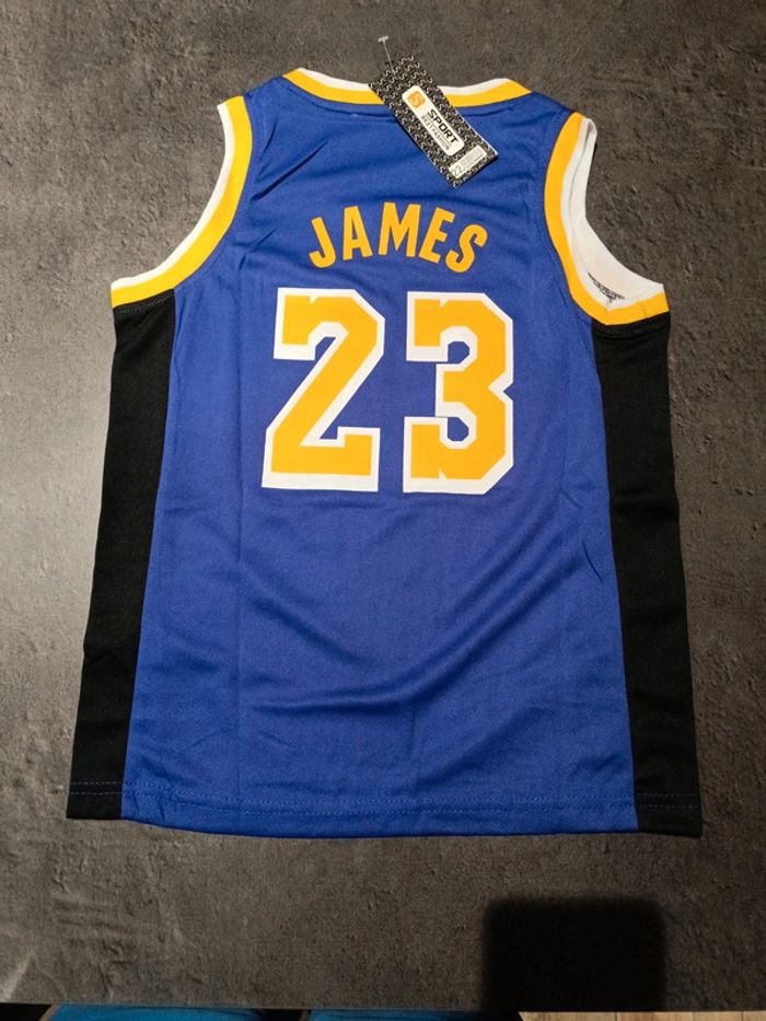 Tenue NBA Los Angeles Lakers LeBron James violet t.22 - photo numéro 2