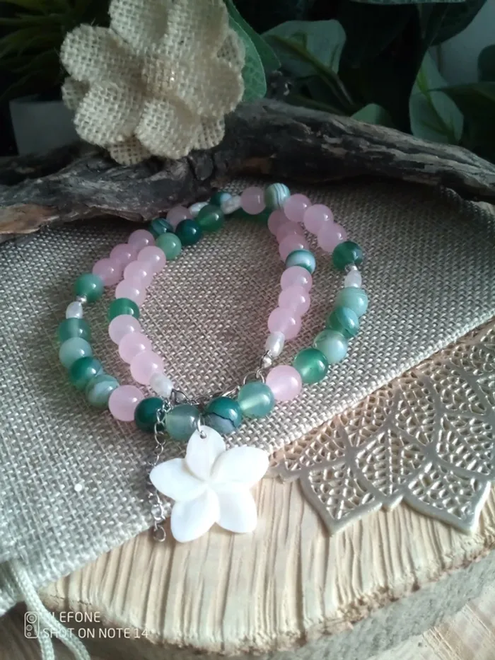 Collier pierres naturelles et fleur en nacre blanche - photo numéro 2