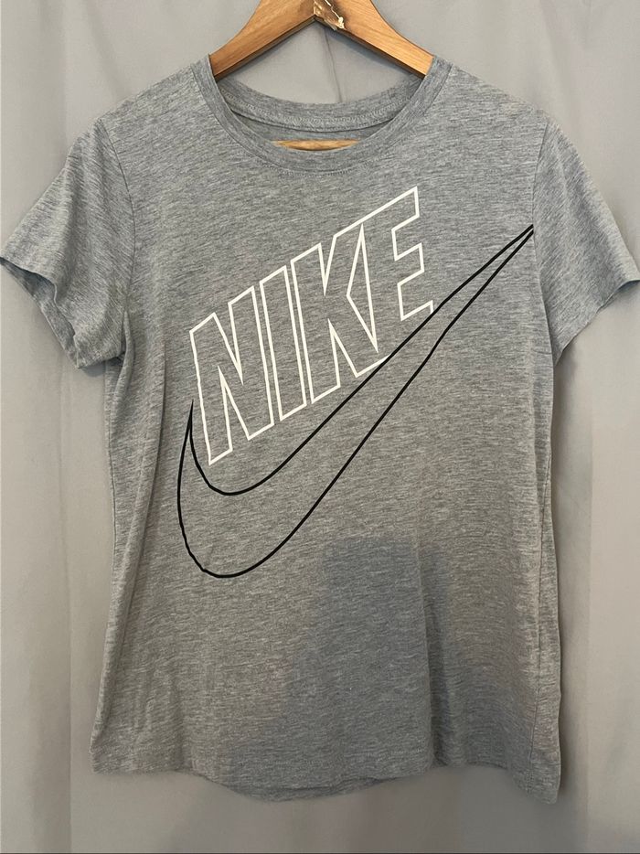T shirt gris Nike - photo numéro 2