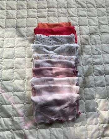 Lot bodies bébé 1 mois