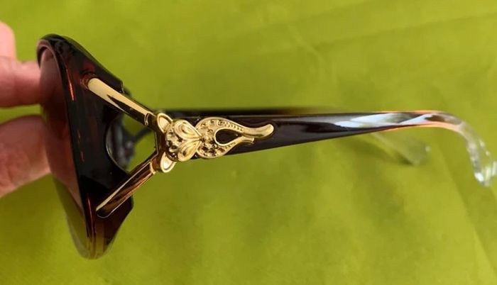 Lunettes de soleil 😎 femme marrons et dorées - photo numéro 3