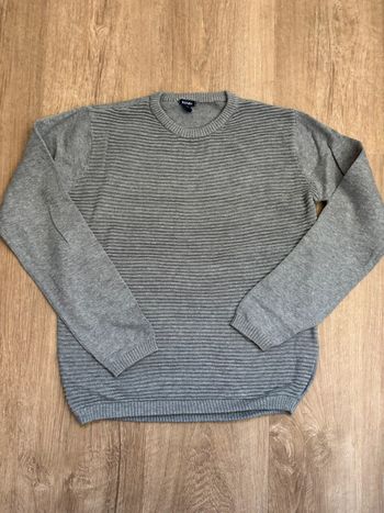 Pull fin peu porté