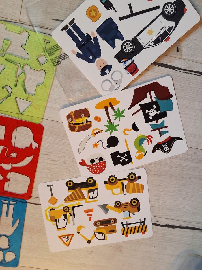 Règle de dessin pochoir à dessiner motifs police pirate véhicules chntier et coloriages - photo numéro 5