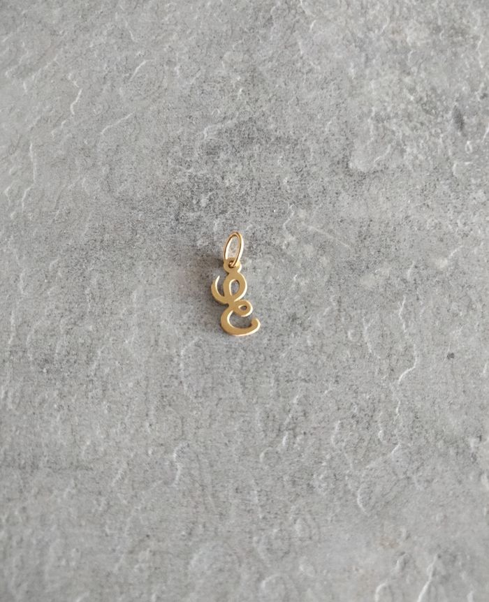 Pendentif initiale "E"