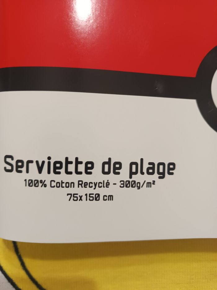 Serviette pokémon neuf modèle Pokéball - photo numéro 3