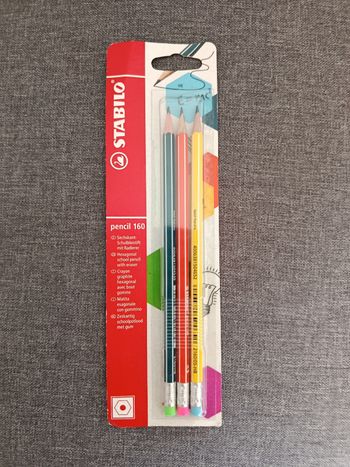 Crayons gris Stabilo neufs 