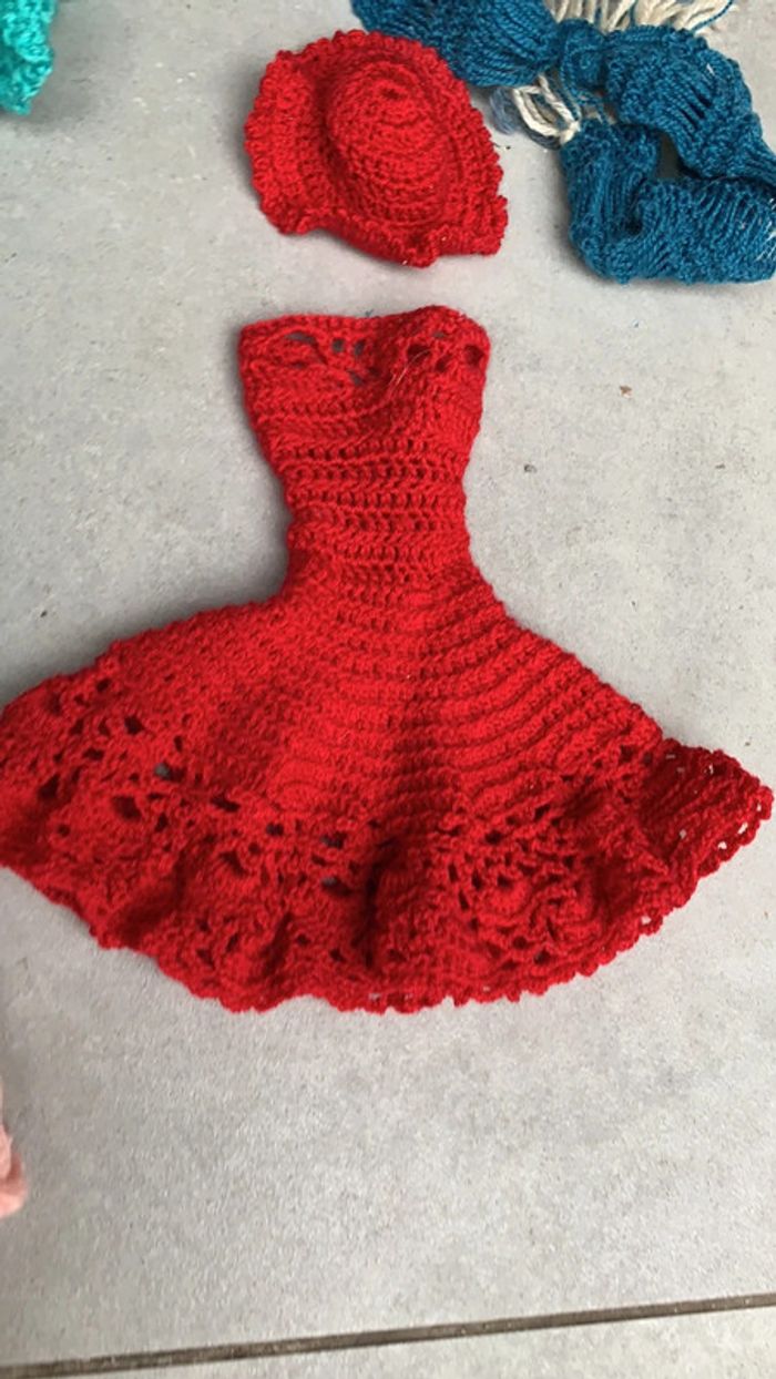 Lot accessoires vêtement poupée barbie tricoté - photo numéro 2