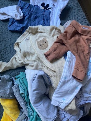 Lot vêtement / pyjamas 0-4 mois