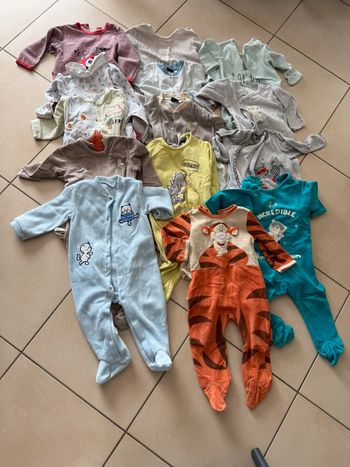Lot de 14 pyjamas une pièce