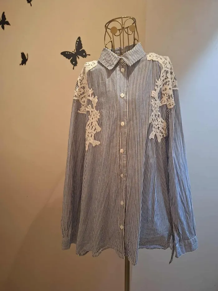 Chemise fines rayures & broderies