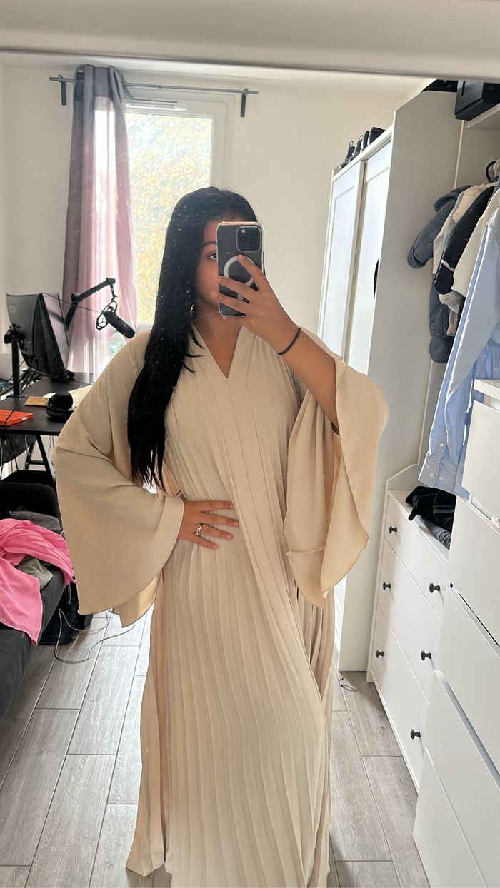 Robe plissée style Dubaï Beige
