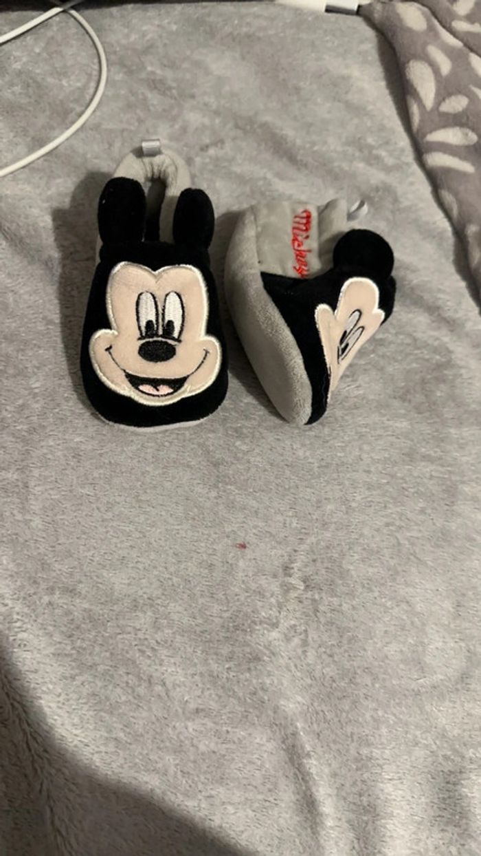Pantoufle Mickey 18
