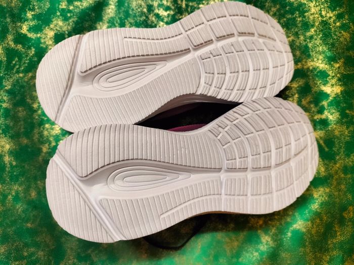 Baskets neuves roses et noires pointure 36/37 - photo numéro 4