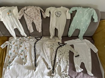 Lot de vêtements pour bébé
