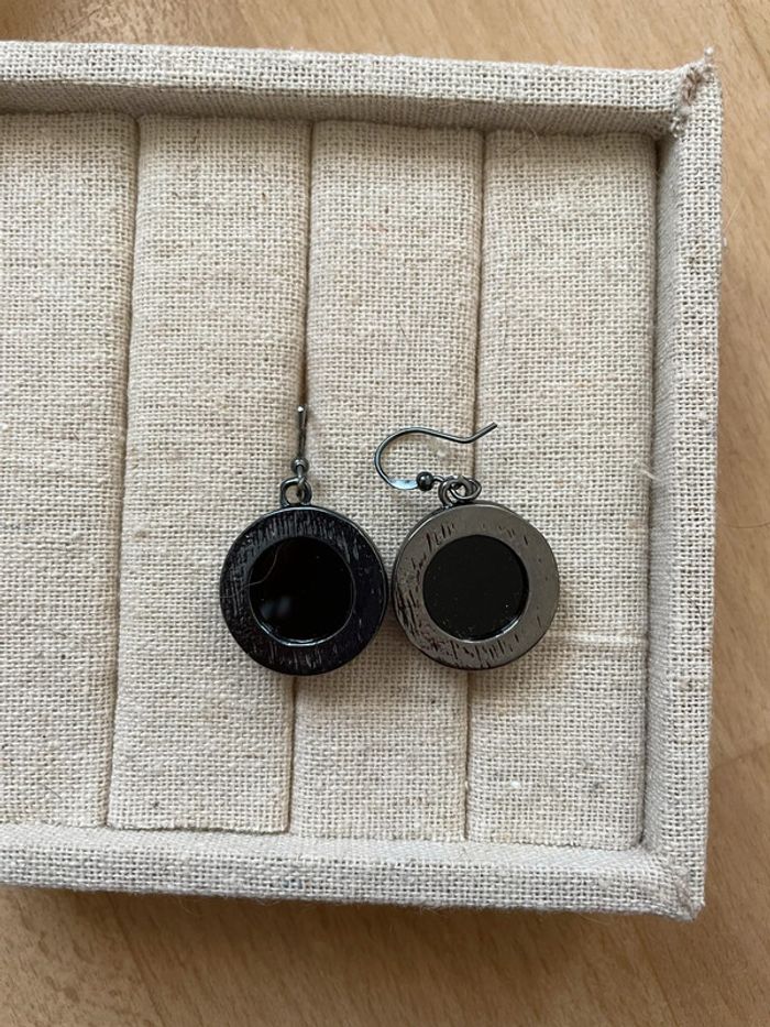 Boucles d’oreilles noires - photo numéro 4