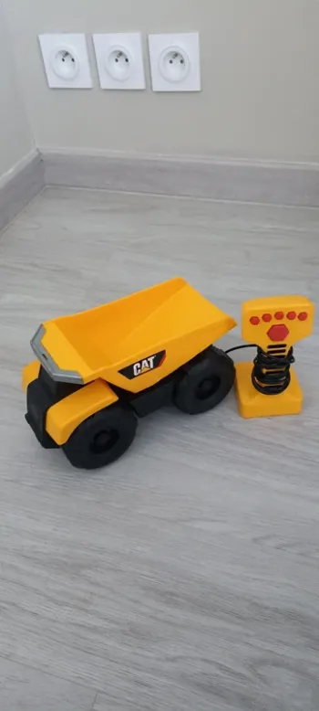 Camion benne télécommandé