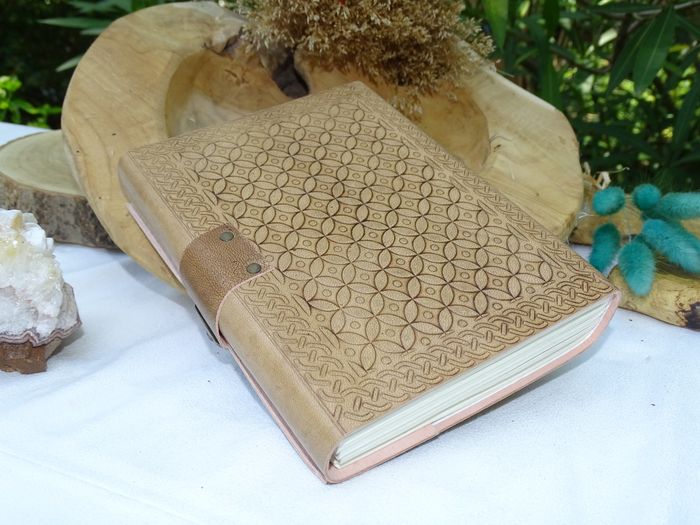 Grimoire cuir beige triquetra - photo numéro 2
