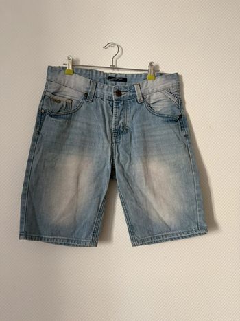 Short en jean en très bon état taille 40 terance kole