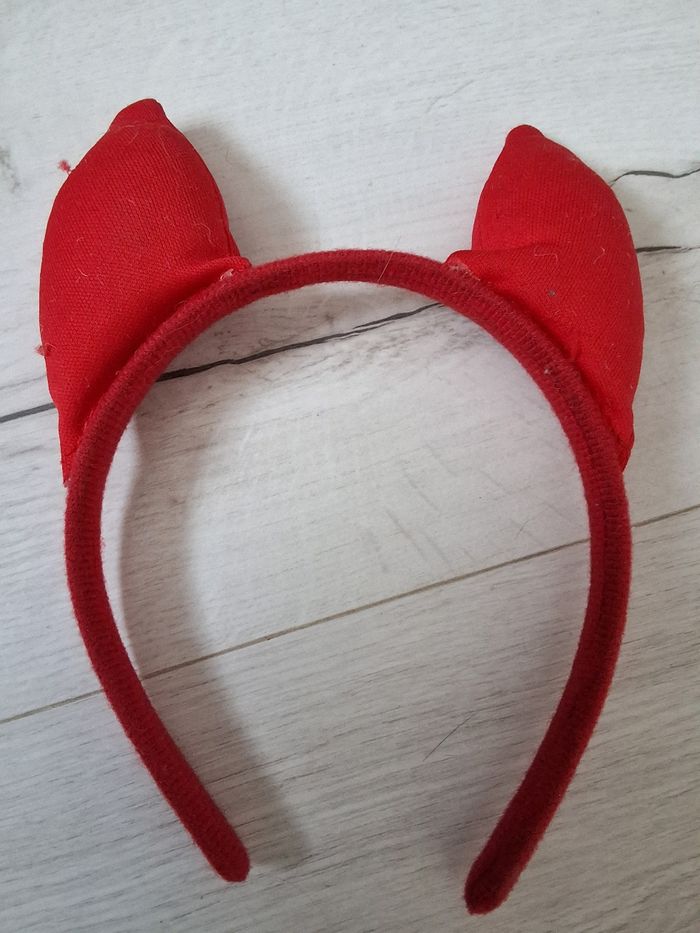 Déguisement enfant serré tête cornes de diable rouge - photo numéro 3