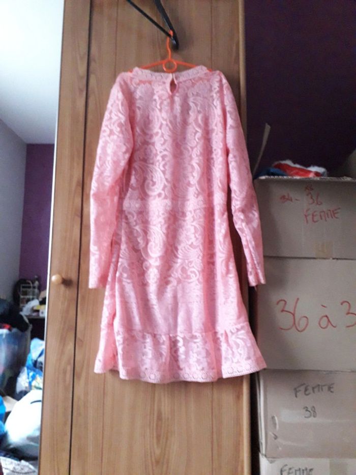 Robe rose dentelle - photo numéro 2