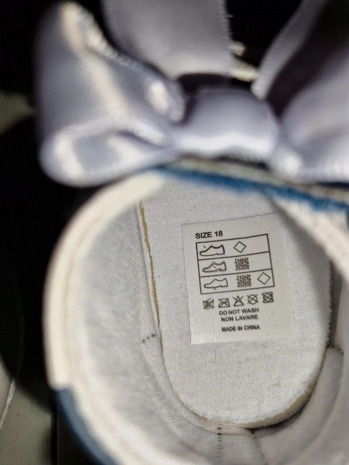 Chaussons fille blanc bleu marine coeurs 18 - photo numéro 2