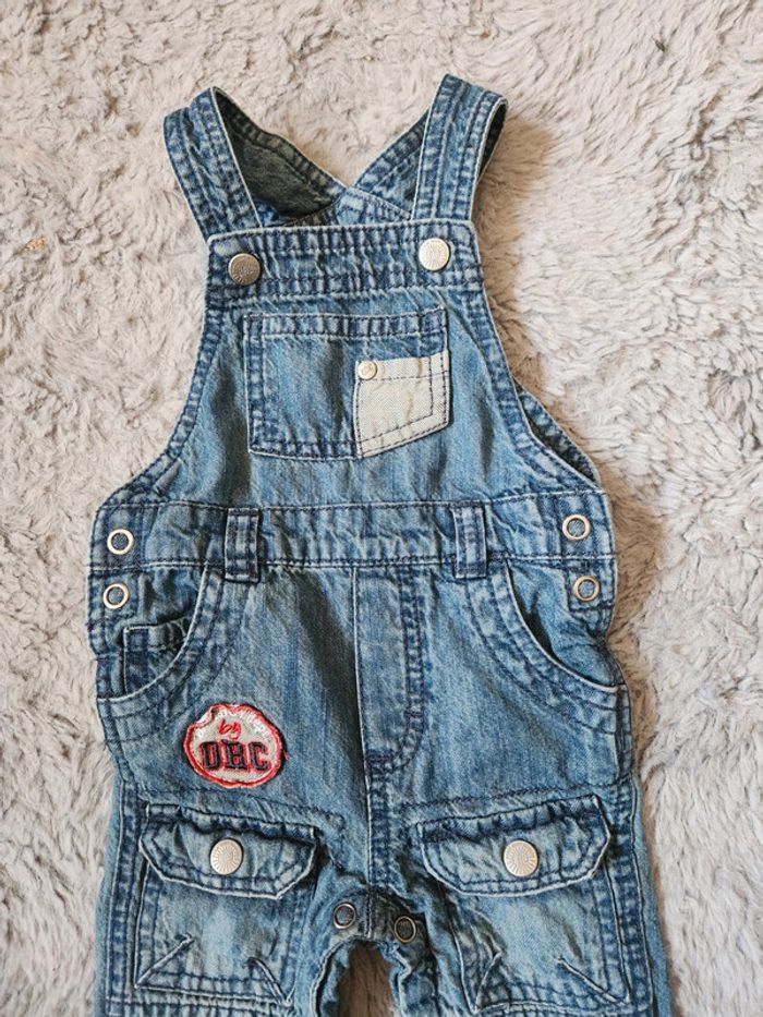Salopette en jean taille 6 mois - photo numéro 2