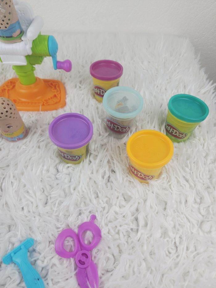 Le coiffeur marque Play-Doh 🎅 - photo numéro 5