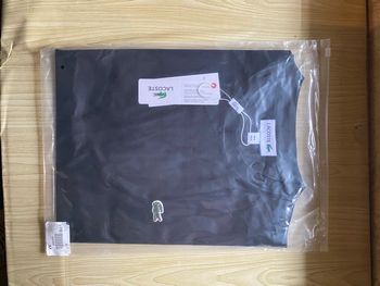 T-shirt Lacoste noir – Taille M – Neuf avec étiquettes