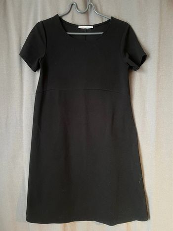 Robe noire avec noeuds dans la dos
