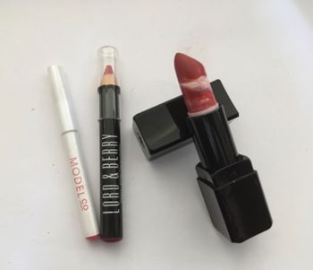 Lot lèvres neuf avec 1 rouge à lèvres marbré Illamasqua