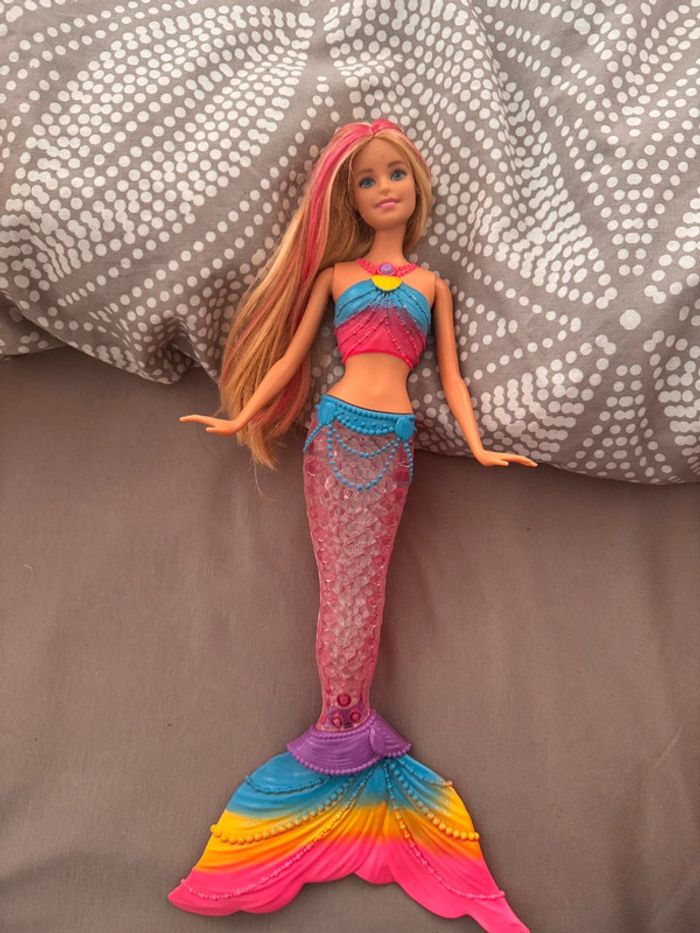 Barbie sirène queue lumineuse