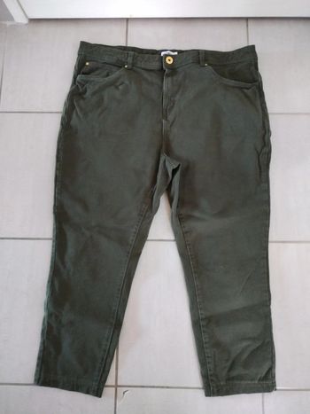 Pantacourt kaki neuf juste lavé taille 46