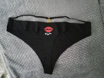 Joli string tout soyeux