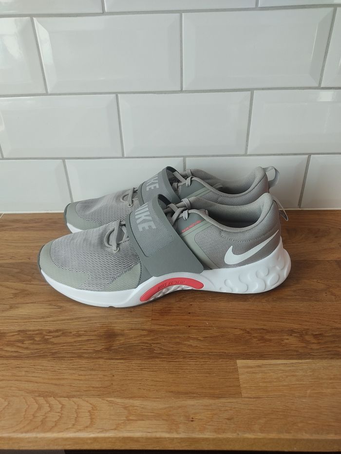 Baskets Nike renew retalation 4 T 47.5 - photo numéro 2