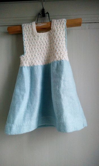 Robe bleue et blanche