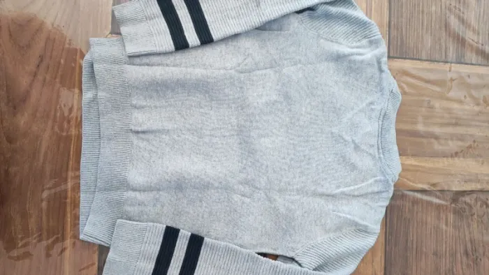 Pull avec capuche - photo numéro 2