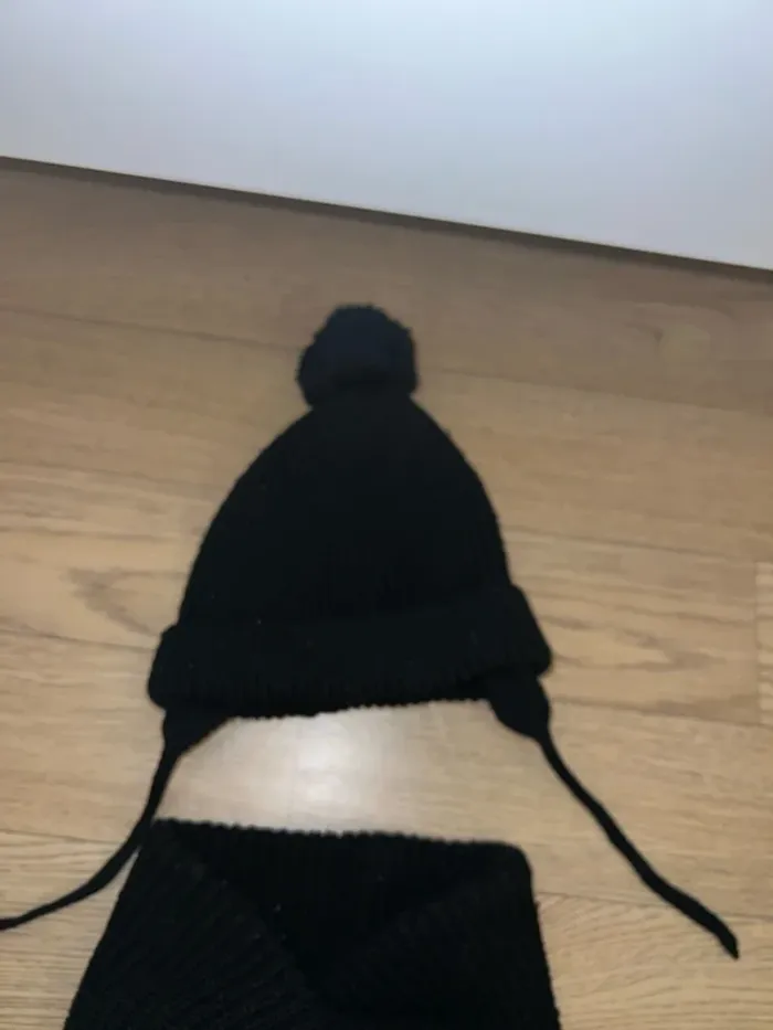 Ensemble veste simili cuir zara + bonnet et cache cou 3/4 ans bonne etat - photo numéro 5