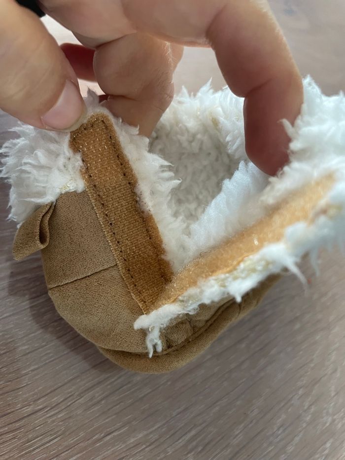 Chaussures / chaussons taille 3 mois - photo numéro 4