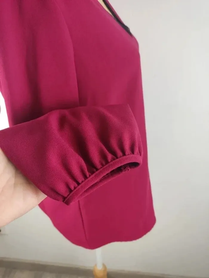 Blouse manches longues rouge framboise col V dentelle noire taille L I.Code - photo numéro 7