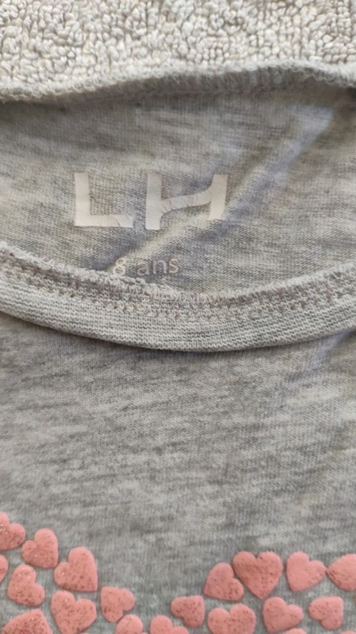 T-shirt gris coeur rose et gris h et m 8 ans - photo numéro 2