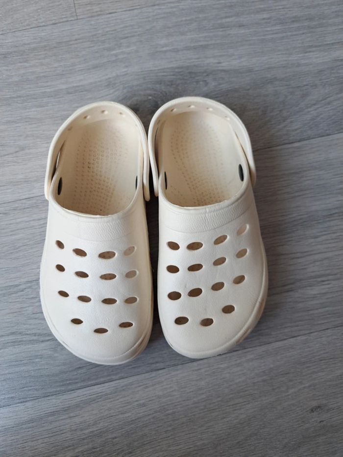 Sandales type " crocs " - photo numéro 2