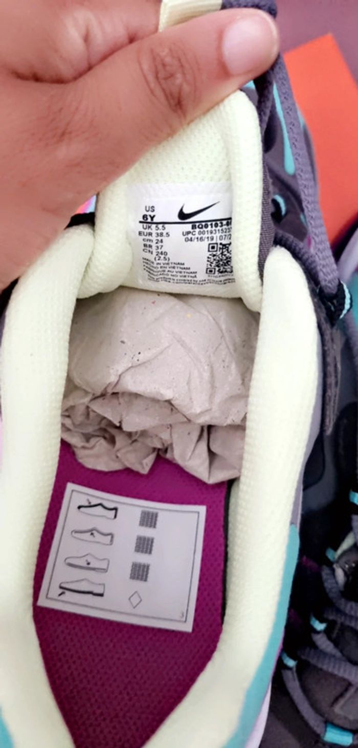 Baskets Nike neuf - photo numéro 2