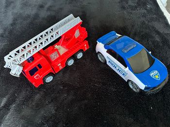 Lot camion de pompier et voiture de police
