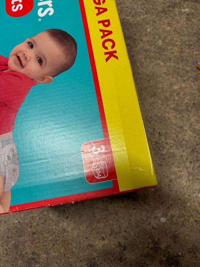 Couches Pampers neuve taille 3